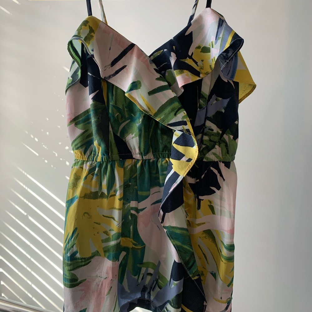 Billabong floral tank.